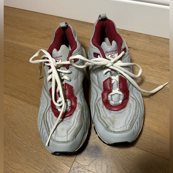 Women’s size 9 Reebok sneakers - Picture 4 of 8